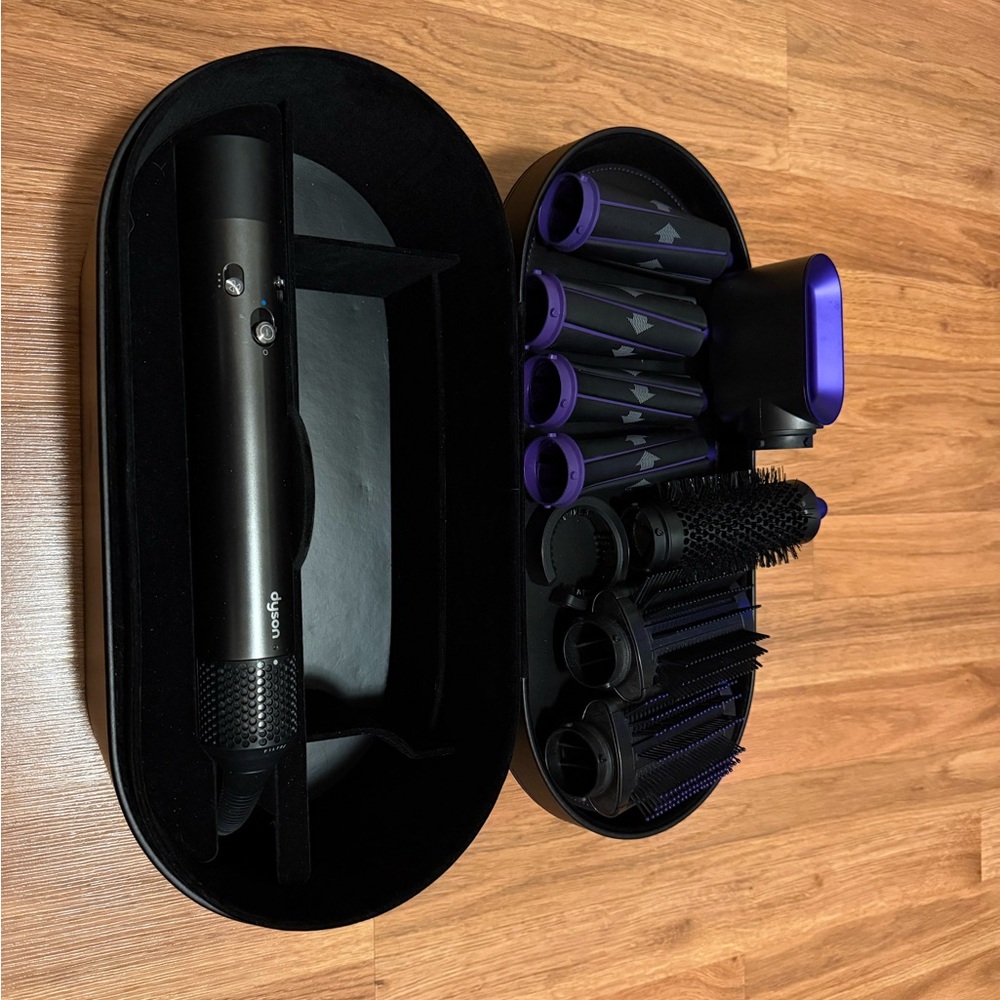 Dyson Airwrap- Black and Purple - Picture 2 of 4